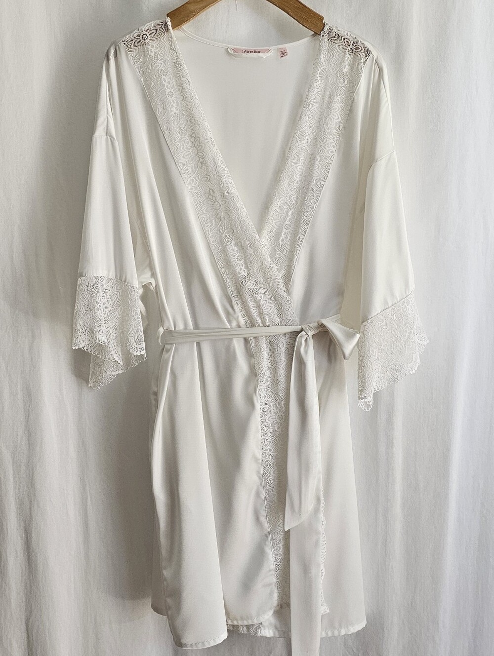 La Vie en Rose White Satin Kimono Robe - Picture 2 of 16